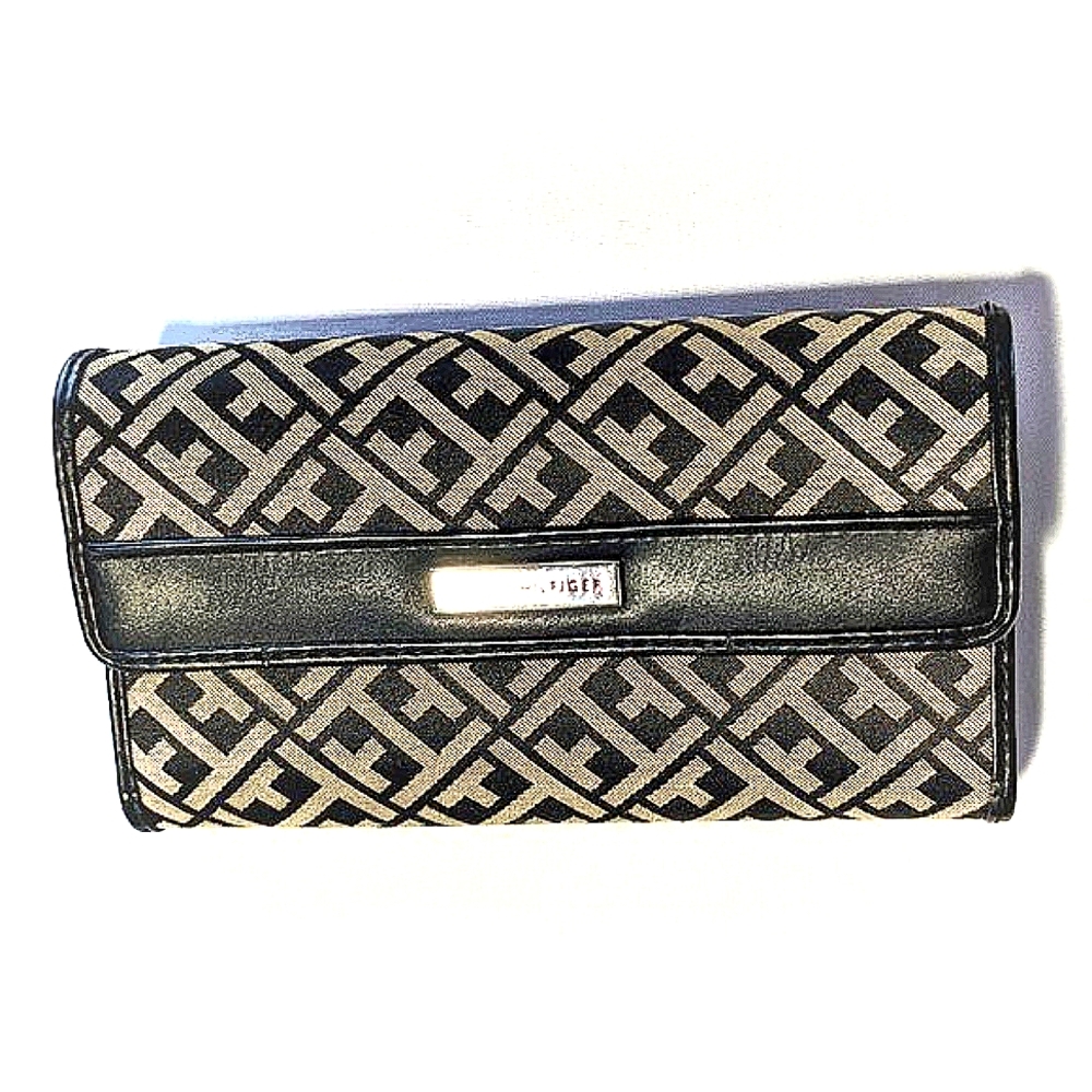 Tommy Hilfiger black cream monogram wallet